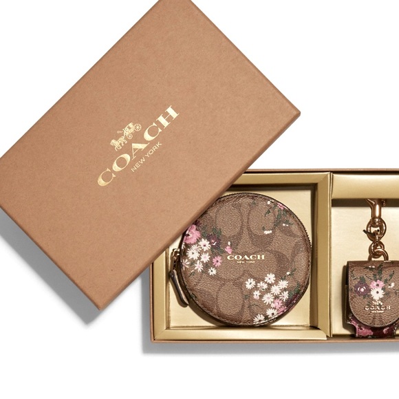 COPY - Coach iPod Case and round coin little purse - Picture 2 of 8